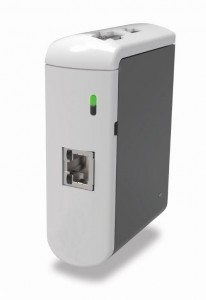 בקרי התנועה הרב ציריים של סרווטרוניקס, softMC 3 מימין ו-softMC 7 משמאל, עם בקרה מבוססת מודל בתקשורת EtherCAT בזמן אמת