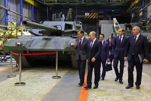 נשיא רוסיה פוטין מבקר בקו הייצור של טנק ה-T14 צילום: uralvagonzavod.com 