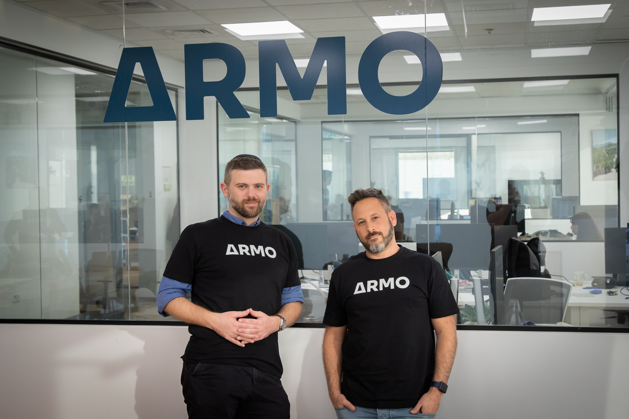 מייסדי חברת ARMO מימין לשמאל – המנכ''ל שאולי רוזן וה-CTO בן הירשברג. קרדיט - ARMO