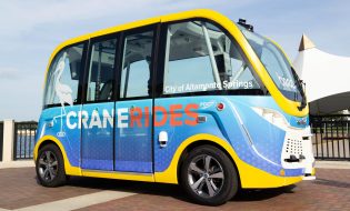 שאטל אוטונומי של Beep במסגרת שירות CraneRIDES בעיר אלטמונטה ספרינגס שבפלורידה. ההשקעה בהובלת מובילאיי נועדה לסייע ל־Beep להרחיב את רשתות התחבורה האוטונומיות ואת פלטפורמת AutonomOS. קרדיט: Beep